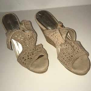 Audrey Brooke Natural Wedges size 10